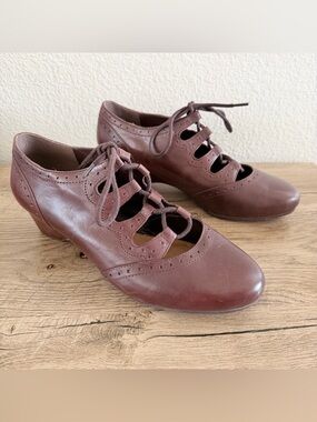 Women Oxford Wing Tip Lace Up Pumps Sz 8.5W Brown High Heel Shoes Bella Vita